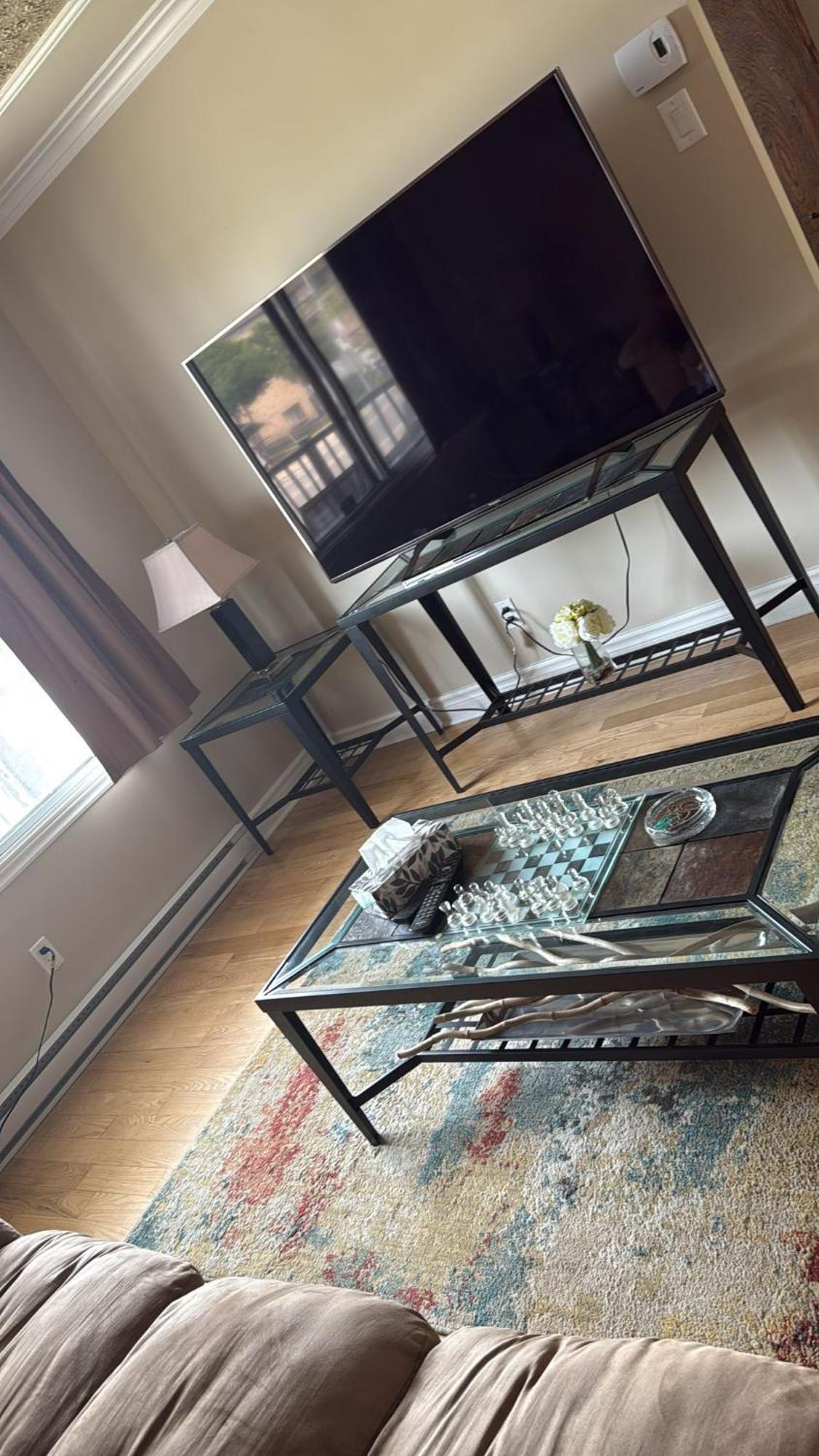 Spacious 4-bdr Retreat In Charming Ste-rose, Appartement Laval