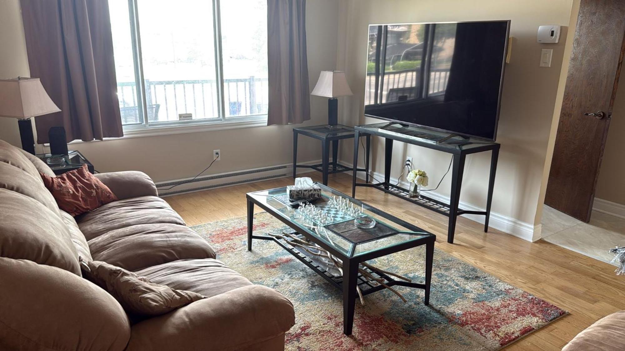 Spacious 4-bdr Retreat In Charming Ste-rose, Appartement