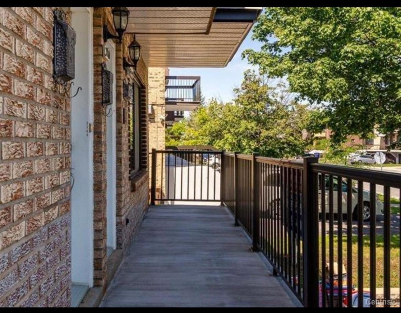 Spacious 4-bdr Retreat In Charming Ste-rose, Appartement